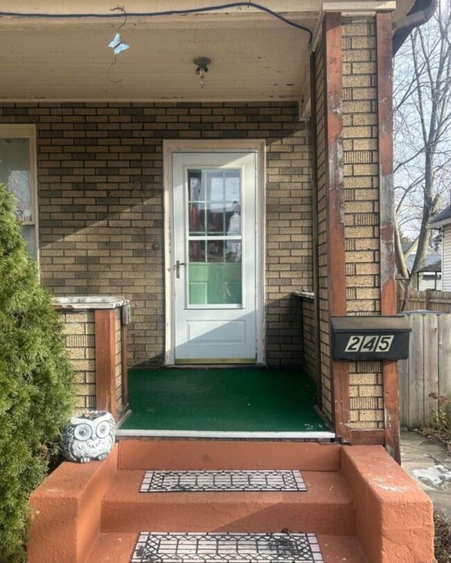 Building Photo - 3 Bed 1 Bath