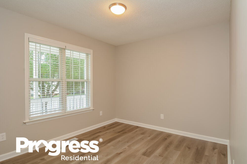Building Photo - 121 Westonridge Run