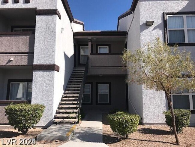 Building Photo - Very Nice & Clean Downstairs Unit In South...