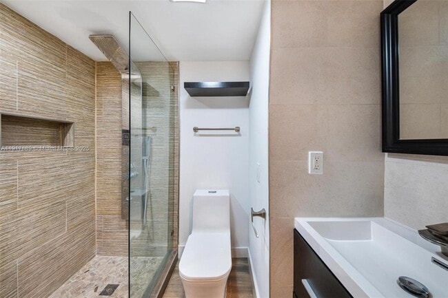 Building Photo - 1541 Brickell Ave