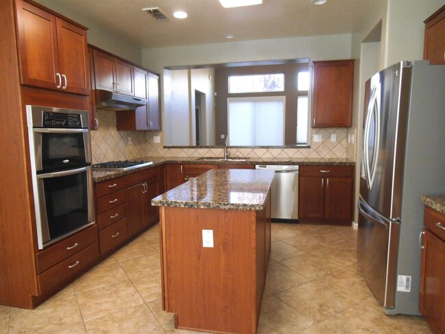 Building Photo - 887 Lemieux Ln
