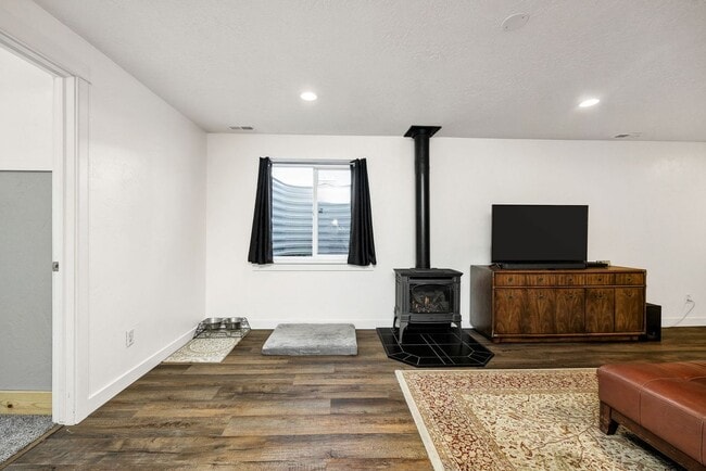 Building Photo - 607 E 420 S