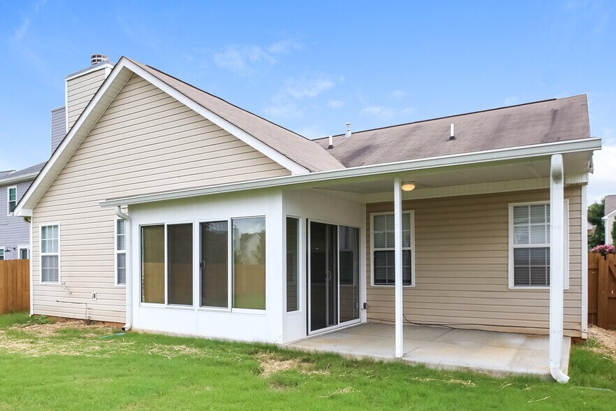 Building Photo - 610 Clairidge Ln SW