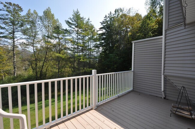 Building Photo - 181 Riverside Townhouses Rd