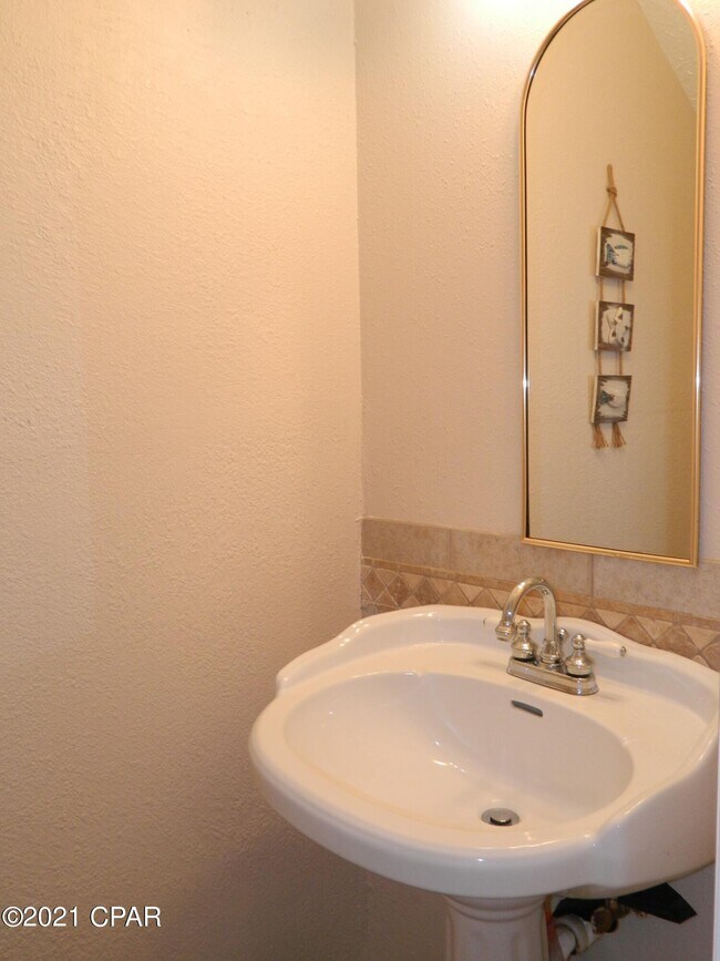 Building Photo - 7437 Beach Dr