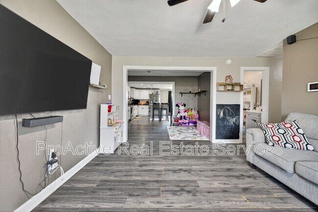 Building Photo - 2012 Midway Ave