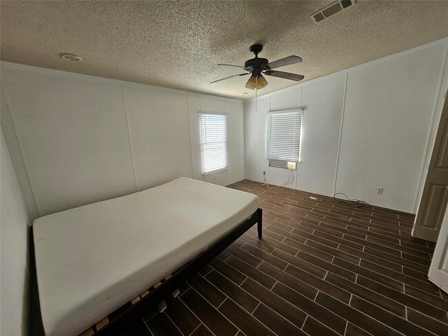 Building Photo - 2218 Hintz Rd