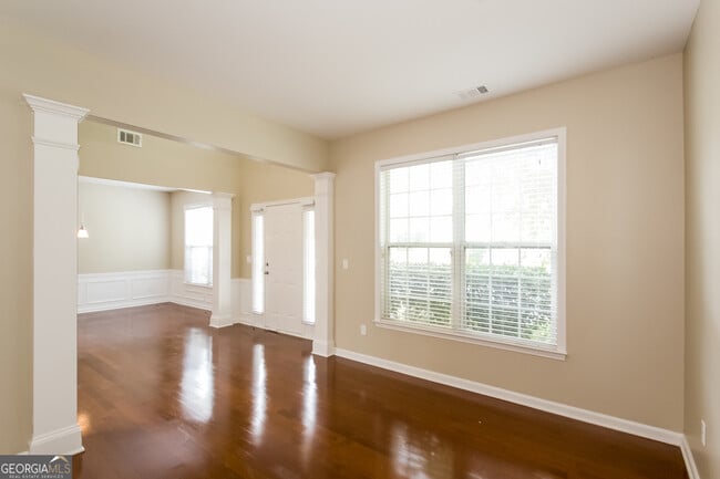 Building Photo - 3180 Elmendorf Dr NW