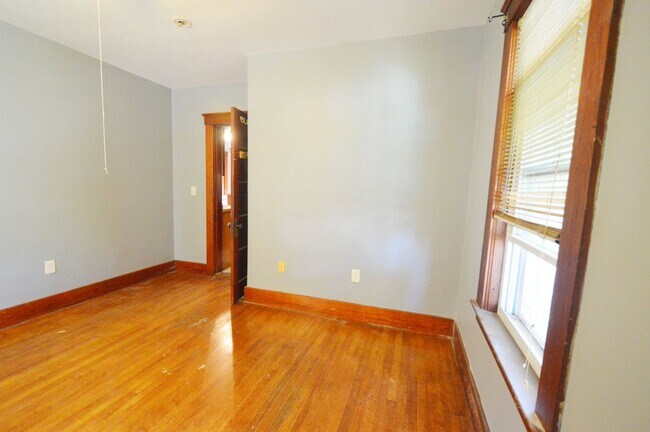 Building Photo - 53 Forest St