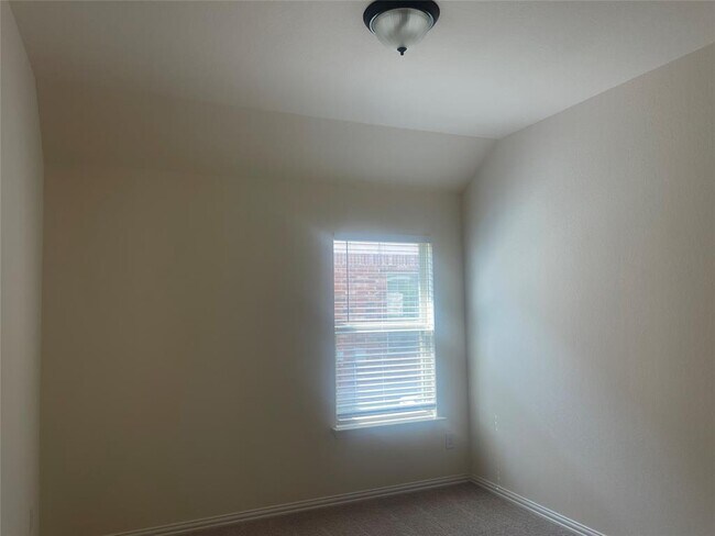 Building Photo - 709 N Emory Cove