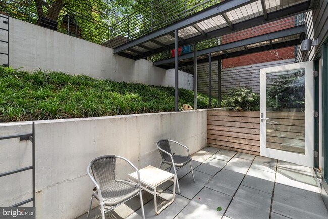 Building Photo - 1539 6th St NW