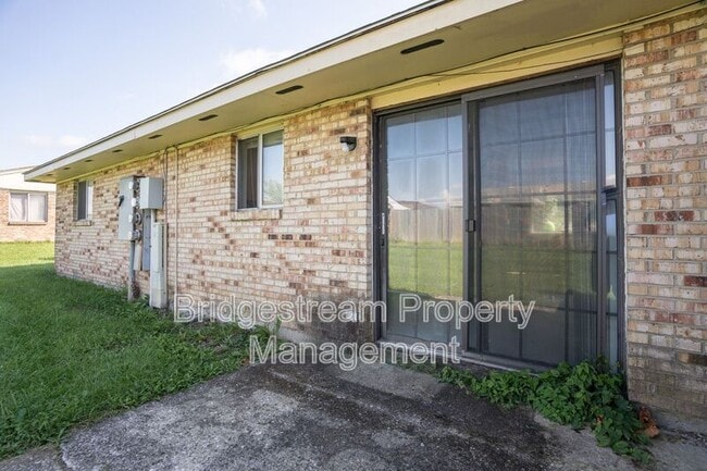 Building Photo - 4331 Powell Rd