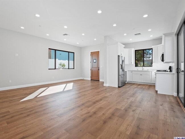 Building Photo - 214 N Orchard Dr