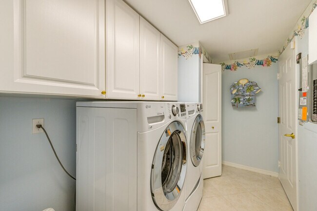 Building Photo - 25031 Banbridge Ct