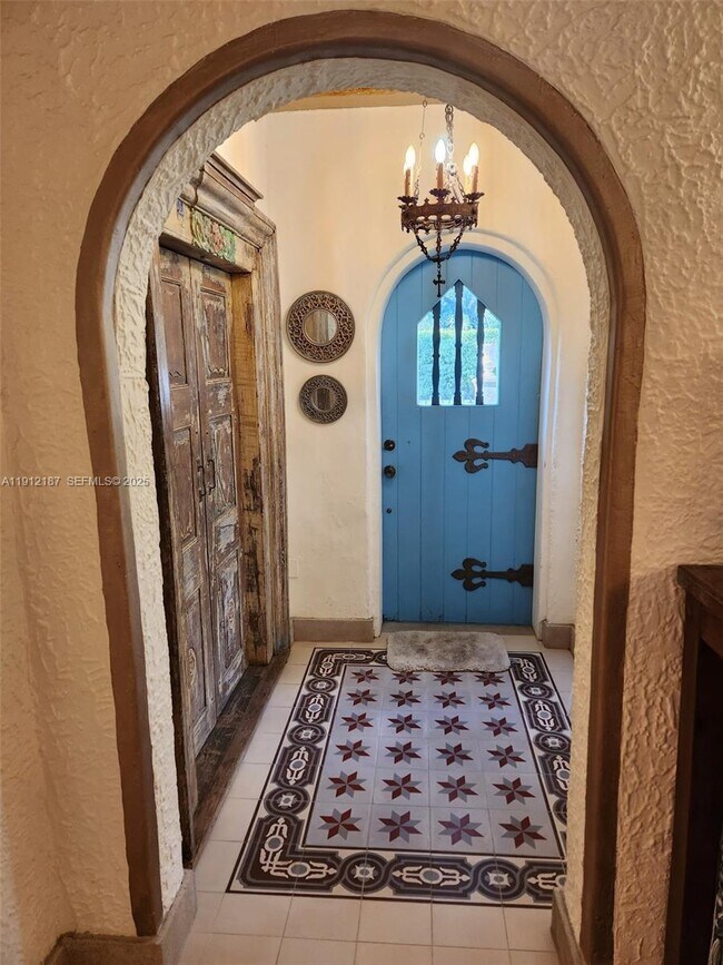 Building Photo - 327 Menores Ave