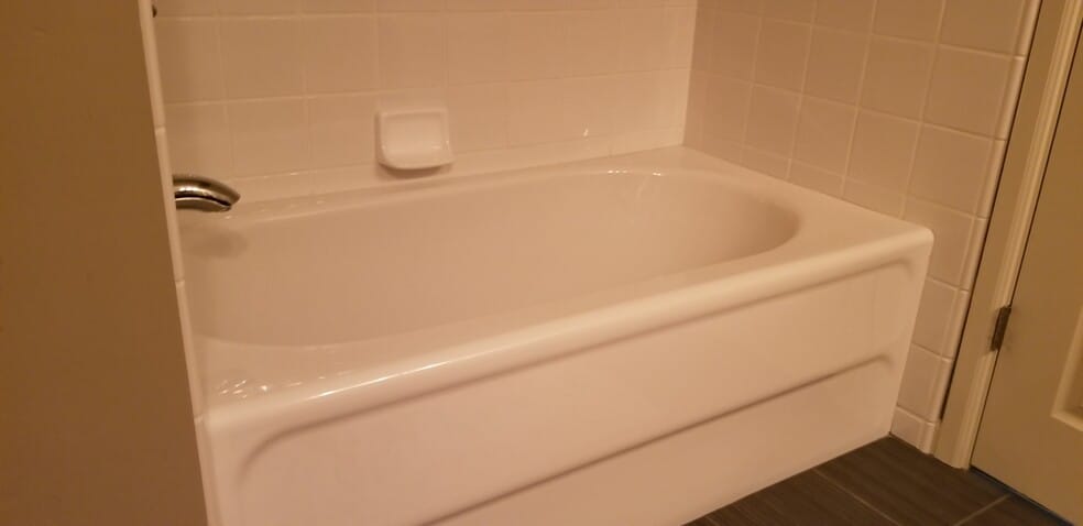 Separate Clean Shower and Tub in Main Bathroom - 323 W Jefferson St