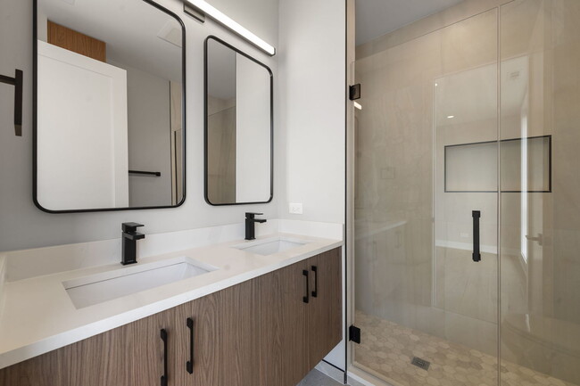 Building Photo - 2351 W Flournoy St