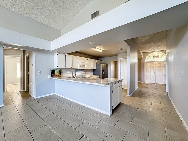 Building Photo - Spacious 4-Bedroom Retreat with 2 Baths in Brandon - 2103 Sq. Ft. of Comfort Awaits!