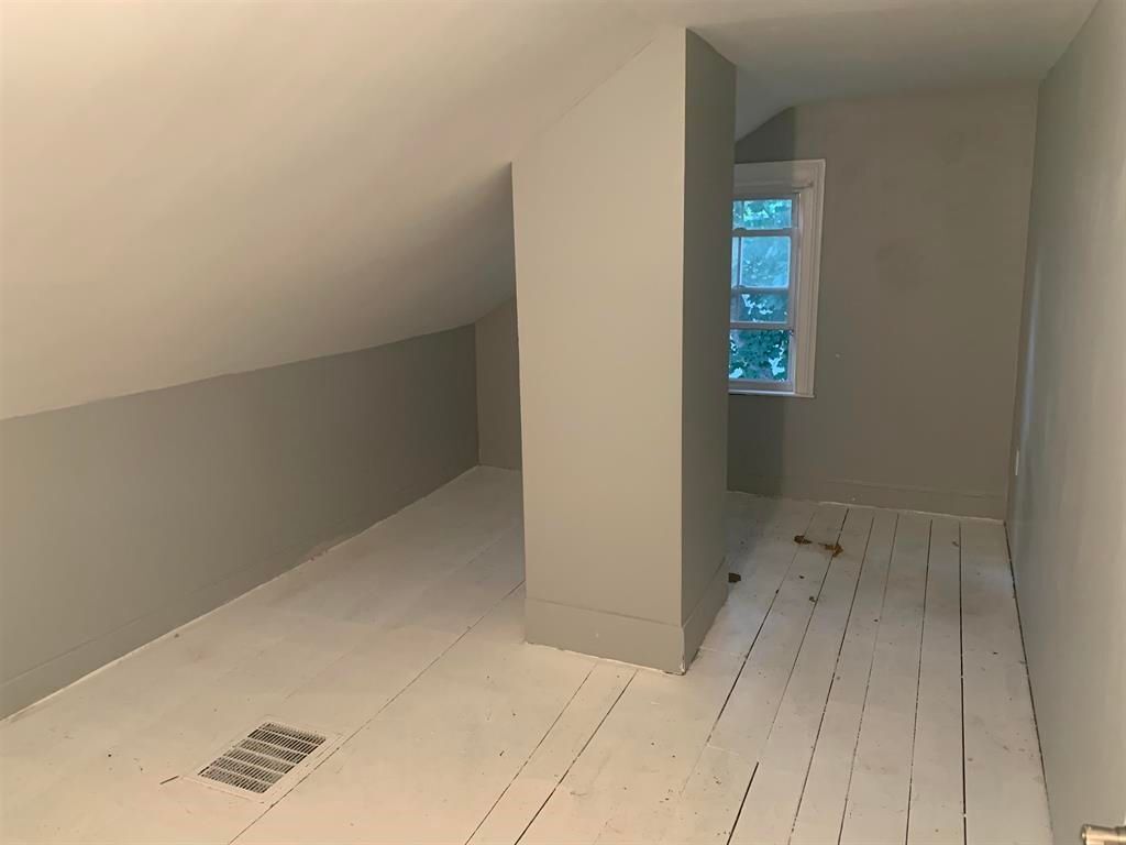 Building Photo - 12 Broad