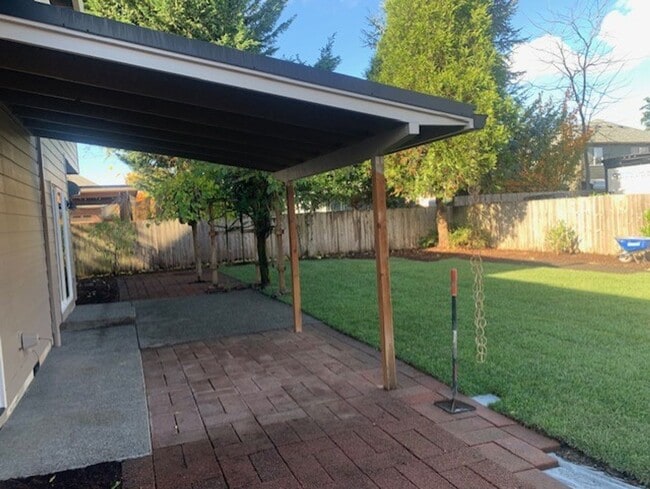 Building Photo - $3,300 - Two-Story Home with Three Bedrooms, 2.5 Bathrooms, and a Bonus Room