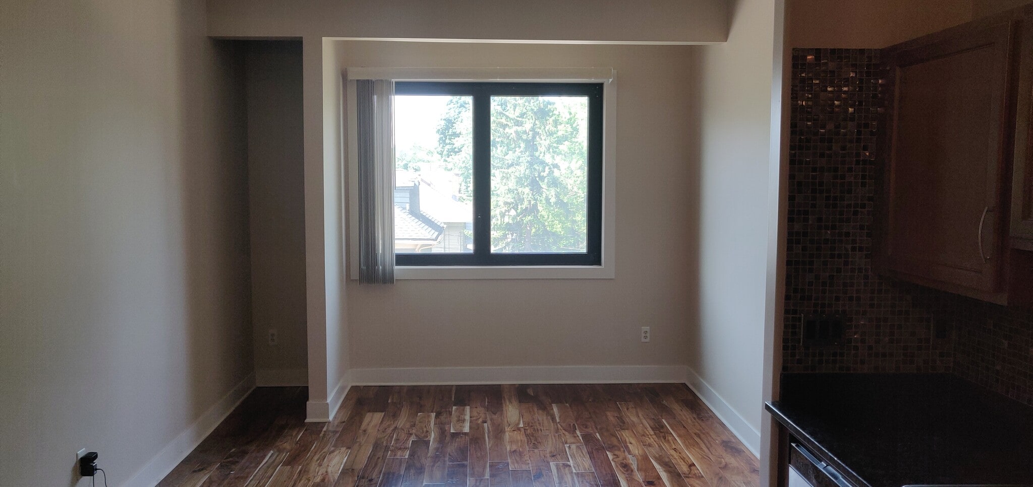 Building Photo - 600 Albert St