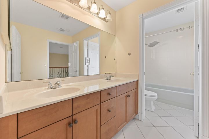 Building Photo - 9942 Shepard Pl