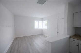 Building Photo - 1070 NE 80th St