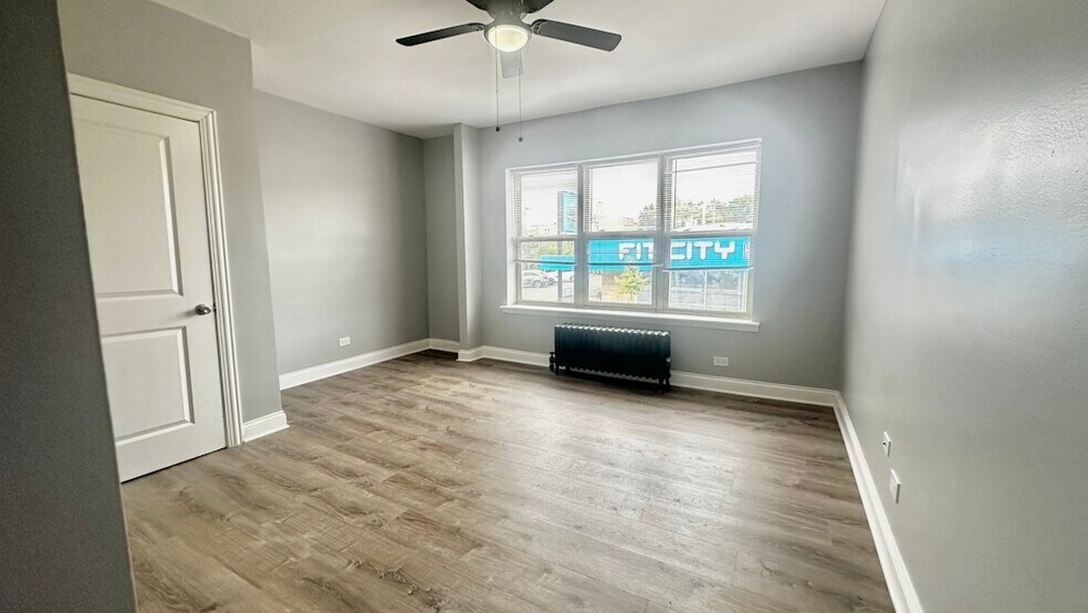 Building Photo - 4756 N Maplewood Ave