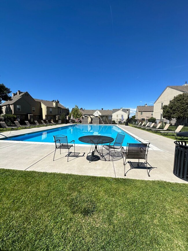 Building Photo - Parker Rowhome