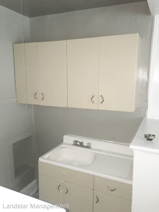 Interior Photo - 1525 W Estes Ave