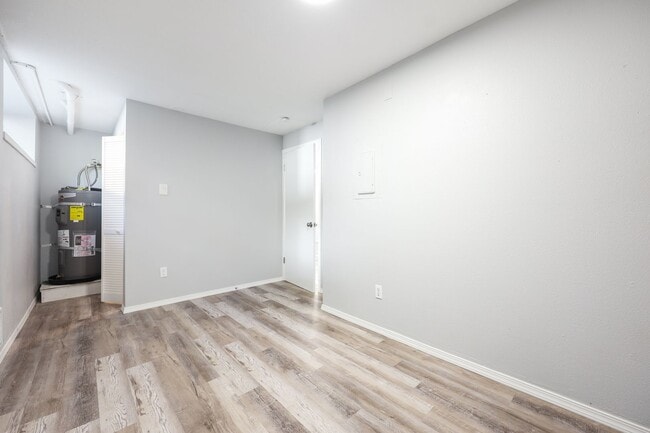 Building Photo - Renovated Basement level unit - West Linn, OR
