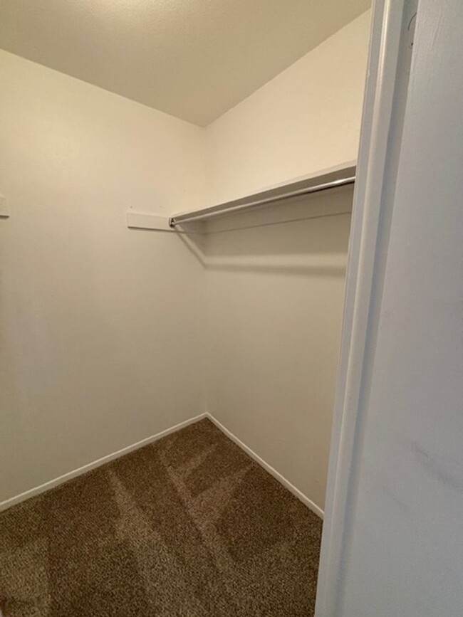 Building Photo - Updated 2 bd/3ba Townhome in Lakewood