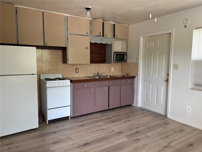 Building Photo - 1217 Carolyn Ln