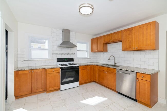 Building Photo - 21 Wollaston Ave