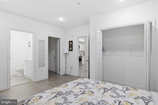 Building Photo - 925 N Broad St