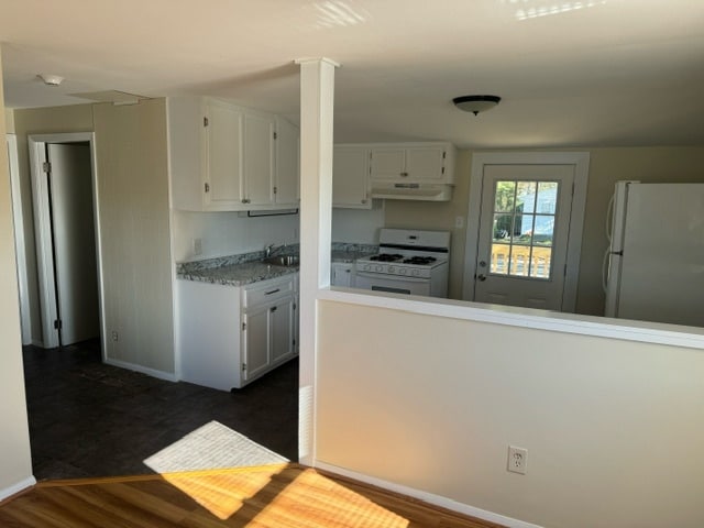 Building Photo - 842 State Rd