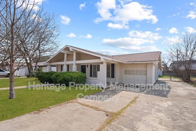 Building Photo - 4402 Seabreeze Dr