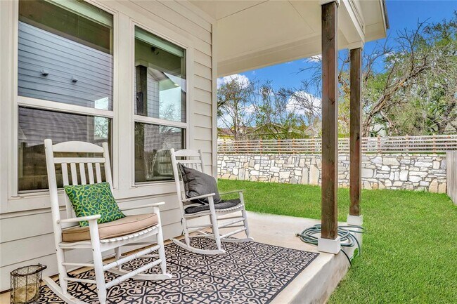 Building Photo - 175 Brooks Ranch Dr