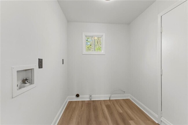 Building Photo - 951 Lawton St SW