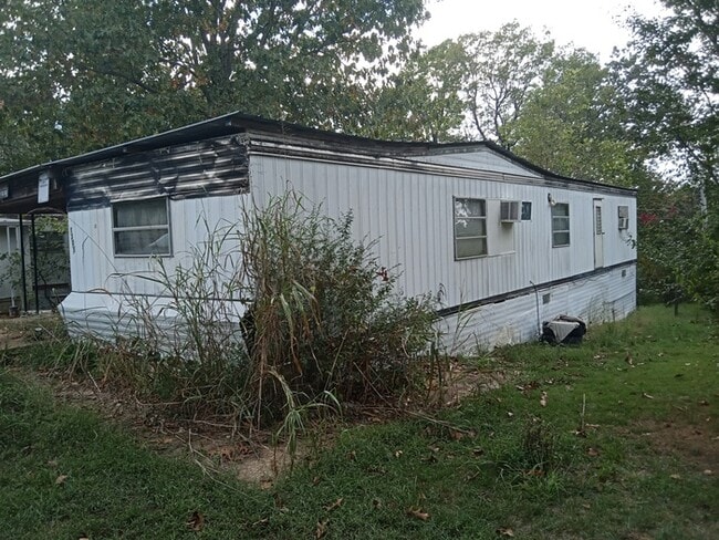 Building Photo - 1305 Ridge Cir