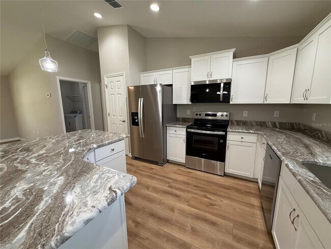 Building Photo - 10426 SW 133 Ave