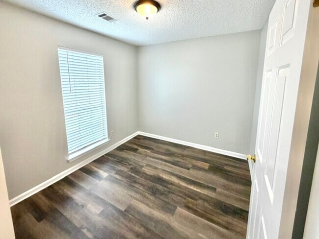 Building Photo - OakHurstDr6562