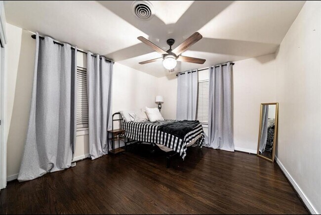 Building Photo - 10305 Bassoon Dr