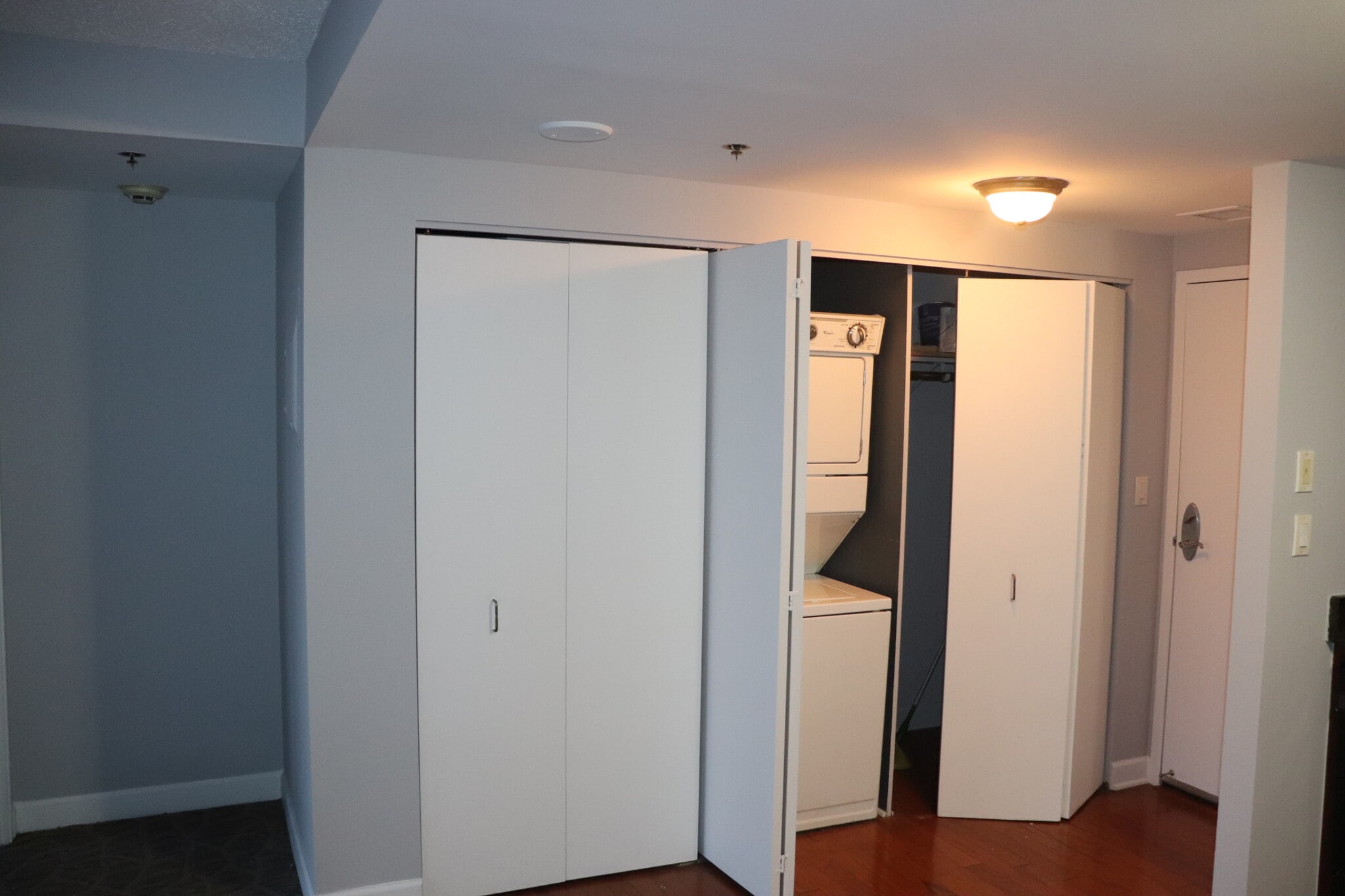 Building Photo - 250 E Harbortown Dr