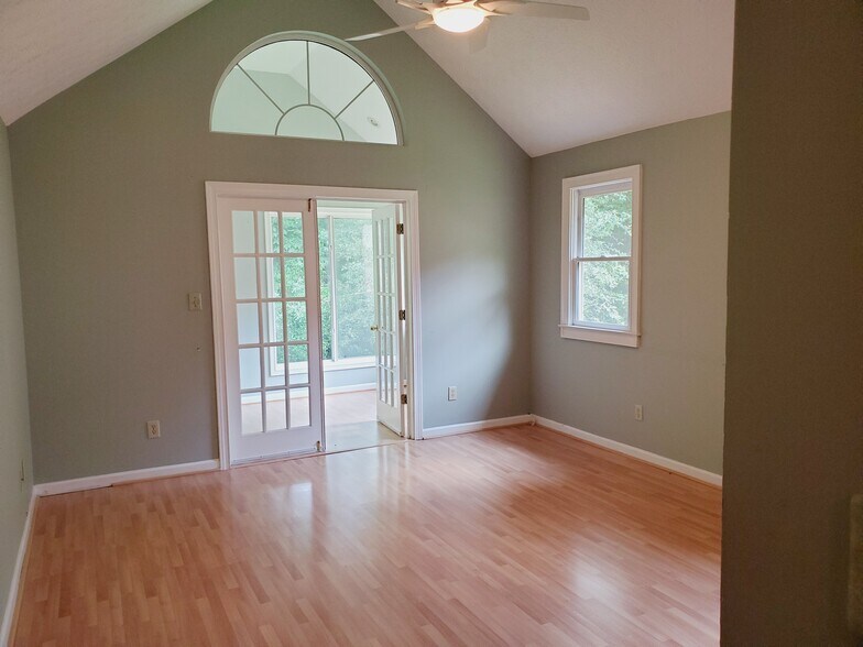 Building Photo - 8900 S Somerset Ln