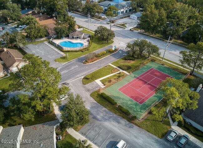 Building Photo - 3801 Crown Point Rd