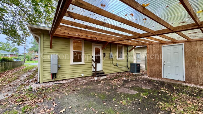 Building Photo - 315 S 15th St
