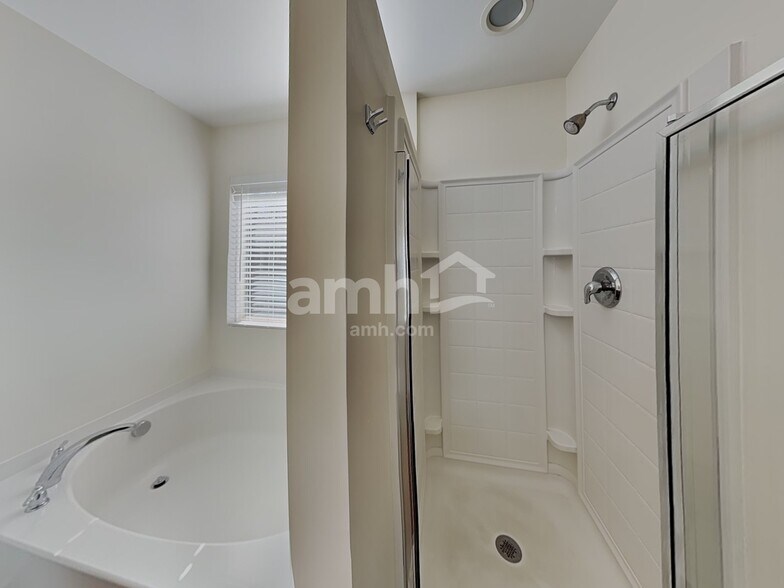 Building Photo - 250 Farrington Dr