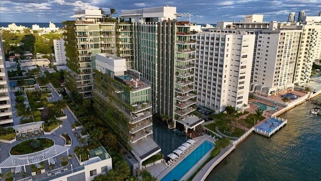 Building Photo - 1300 Monad Ter