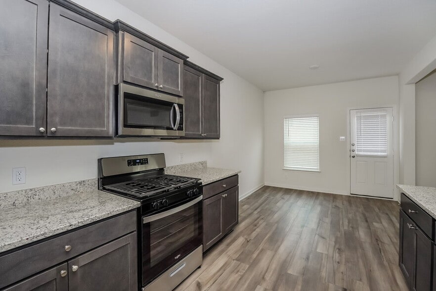 Building Photo - 1317 Woodwinds Dr